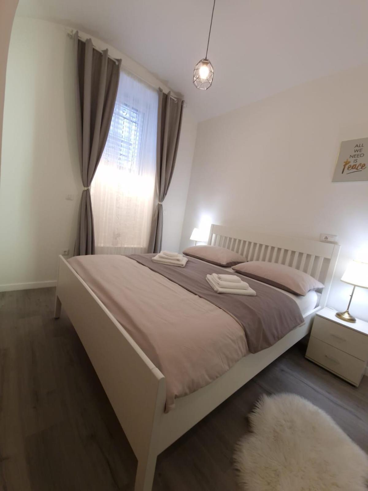 Apartment A&z *